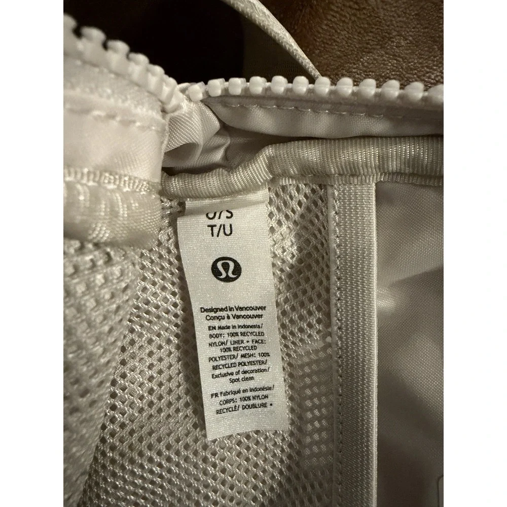 lululemon White Crossbody Bag Zip Closure Adjustable Strap Pockets Lined